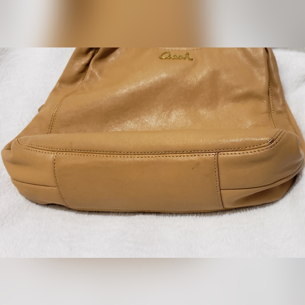 Coach F21926 Ashley Leather Hobo Handbag Shoulder Bag. Tan w/Purple lining. - Picture 3 of 16